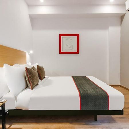 Super Townhouse The Cinco Hotel Near Esi Hospital ハイデラバード エクステリア 写真