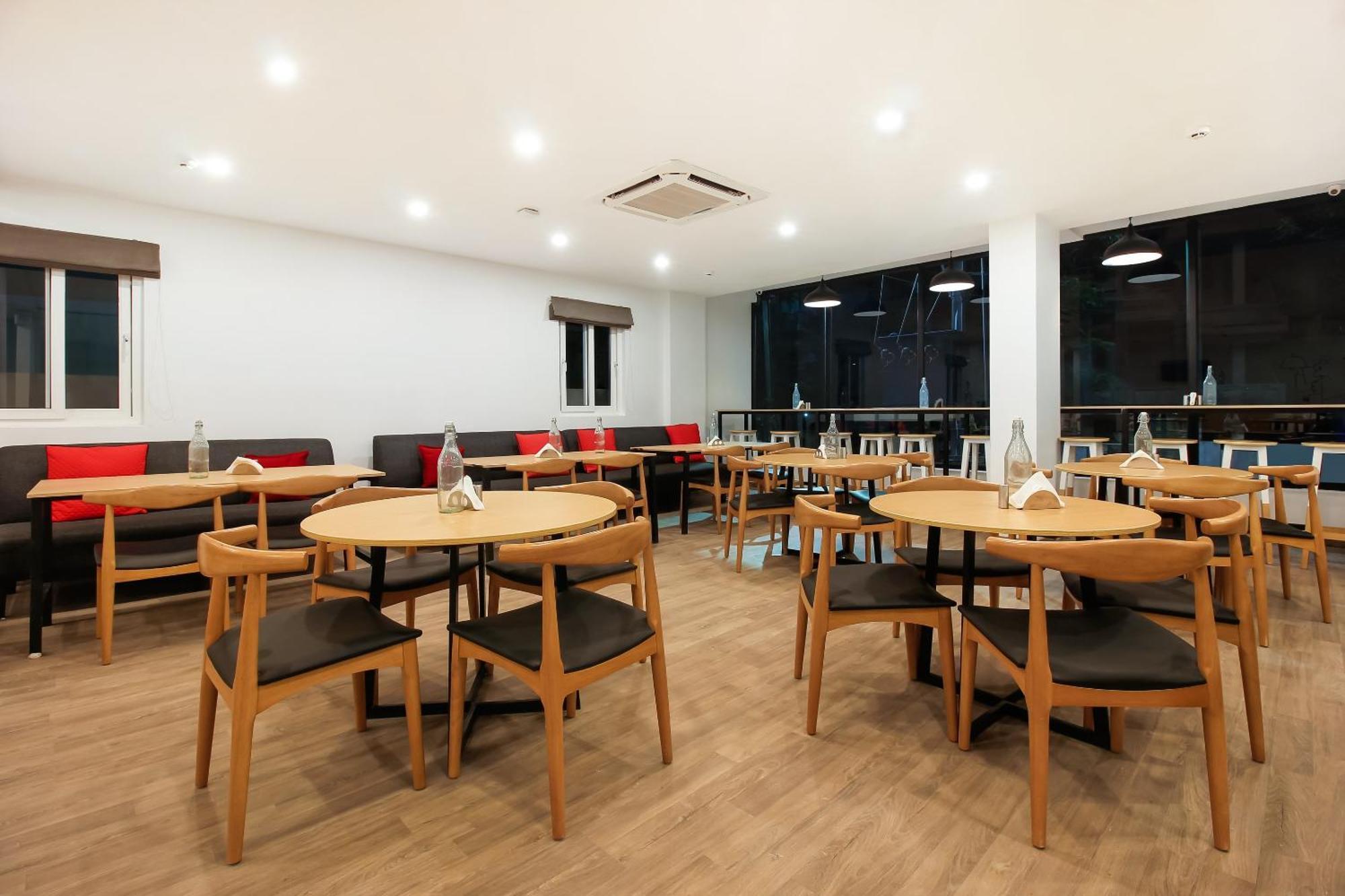 Super Townhouse The Cinco Hotel Near Esi Hospital ハイデラバード エクステリア 写真