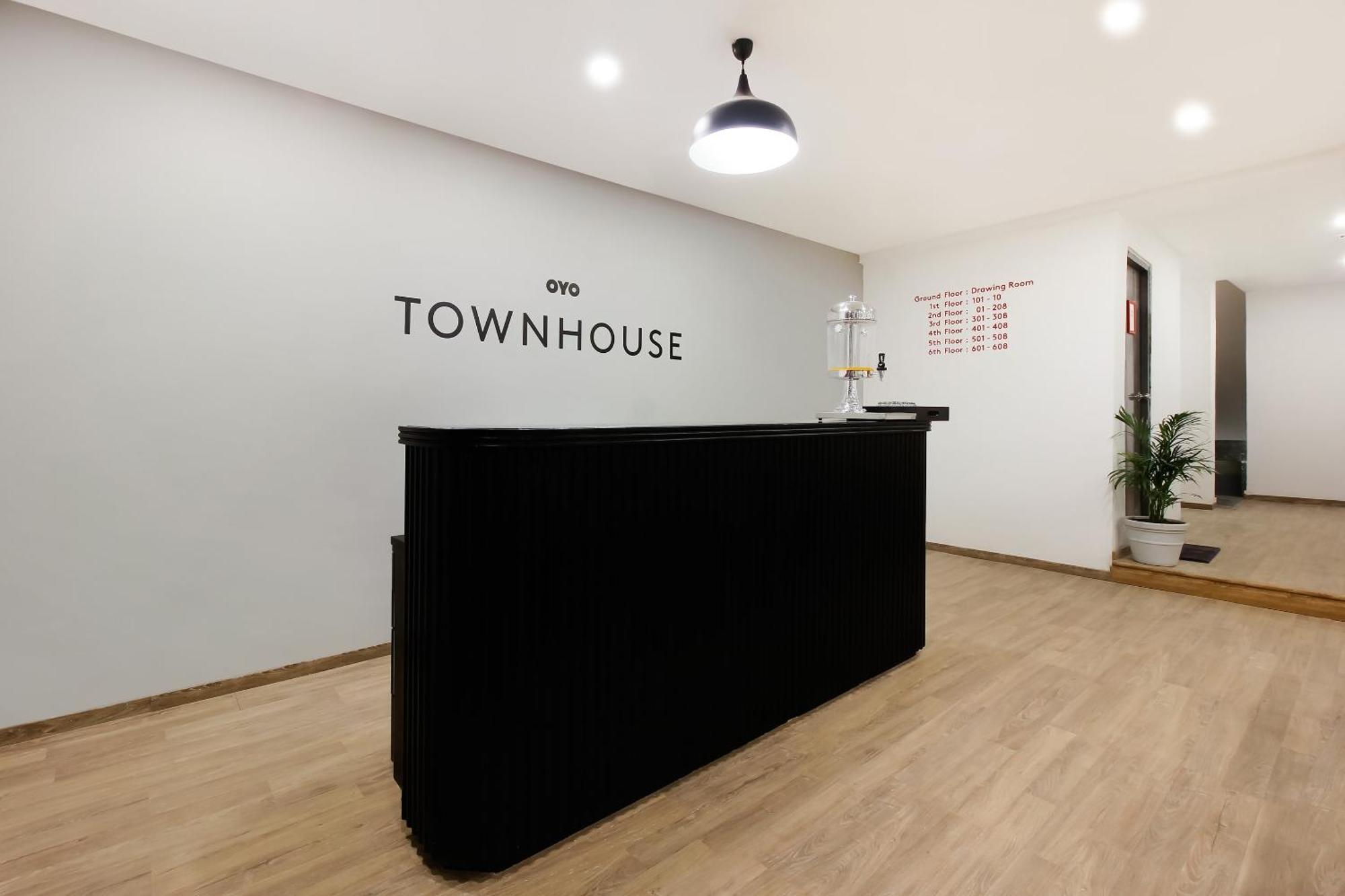 Super Townhouse The Cinco Hotel Near Esi Hospital ハイデラバード エクステリア 写真