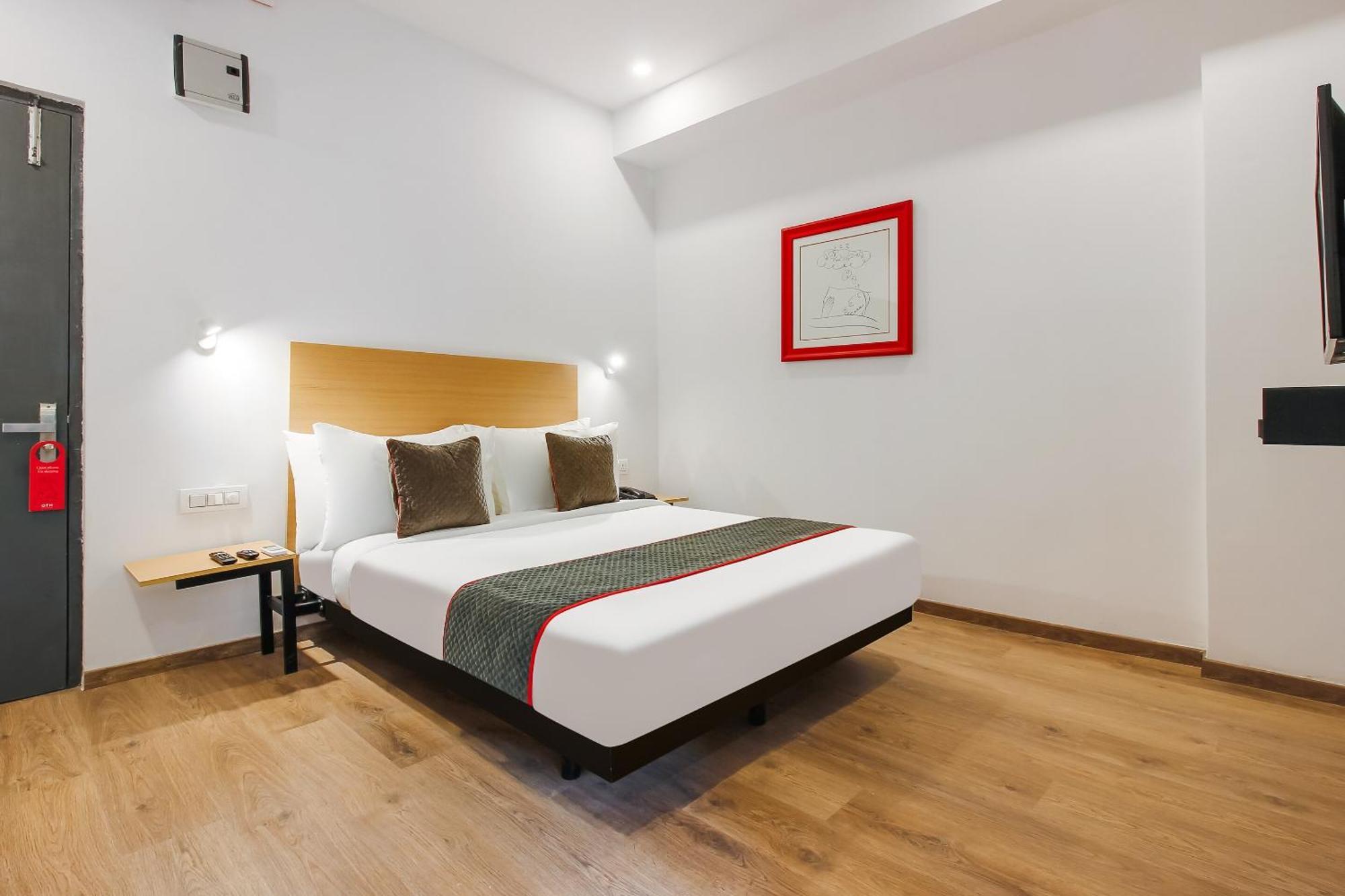 Super Townhouse The Cinco Hotel Near Esi Hospital ハイデラバード エクステリア 写真