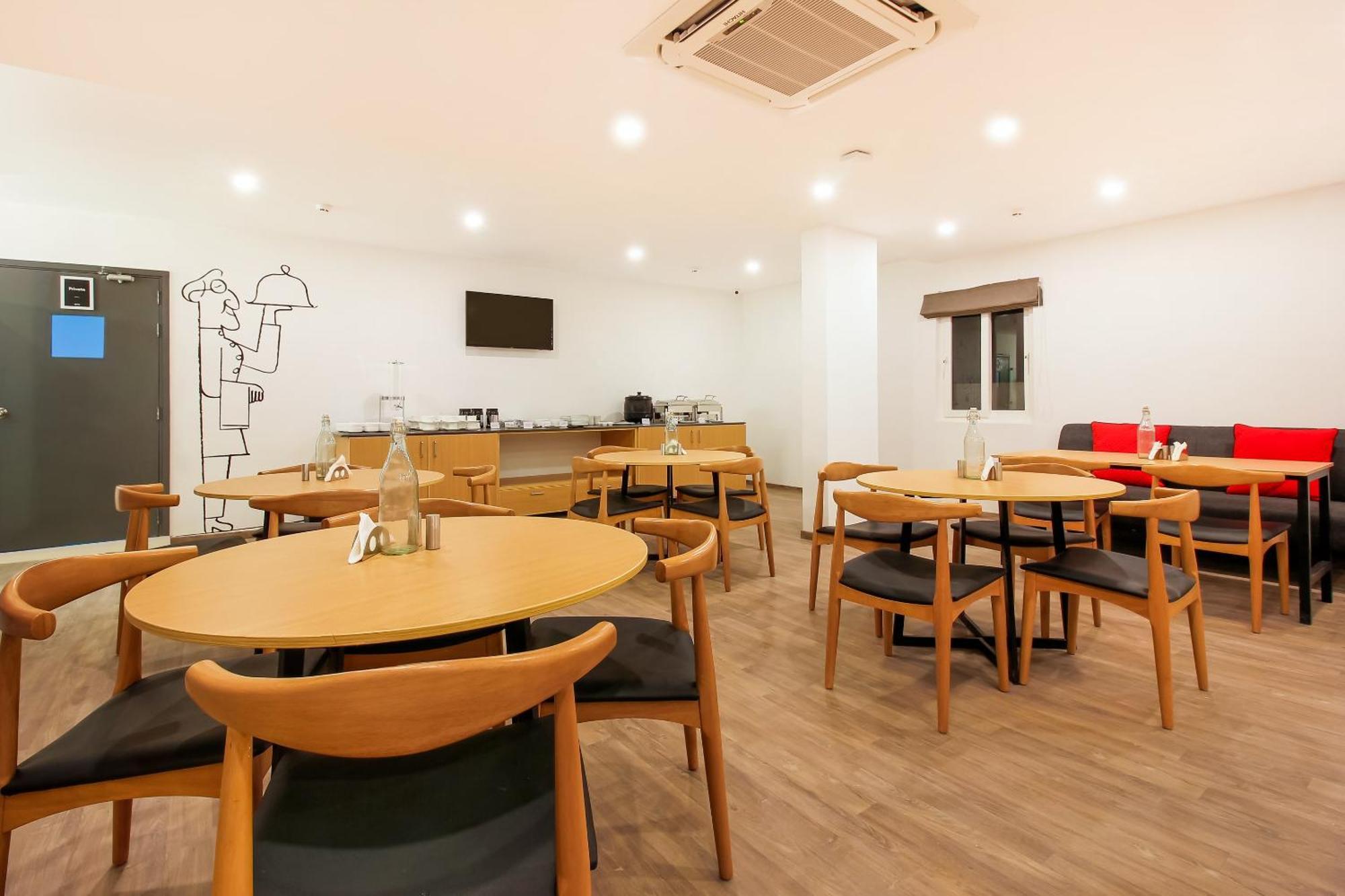 Super Townhouse The Cinco Hotel Near Esi Hospital ハイデラバード エクステリア 写真