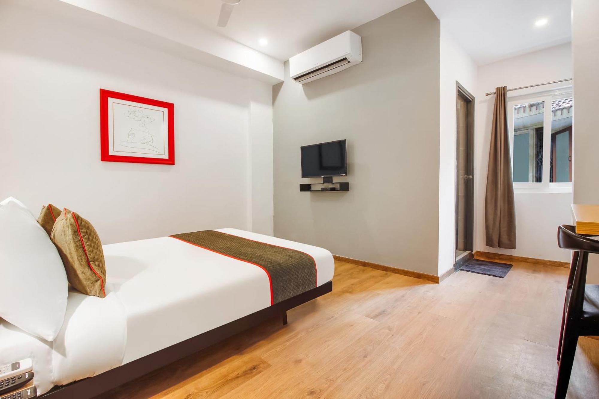 Super Townhouse The Cinco Hotel Near Esi Hospital ハイデラバード エクステリア 写真